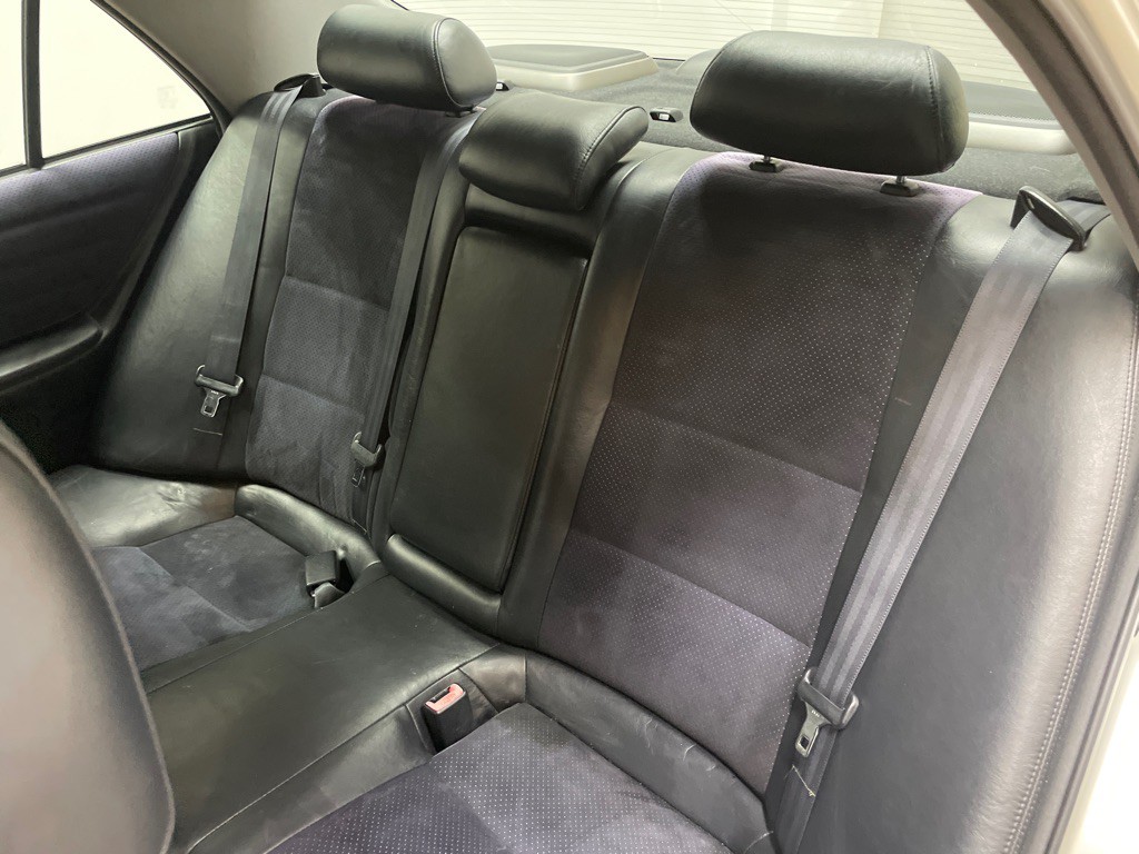 2001 Lexus IS Image 28