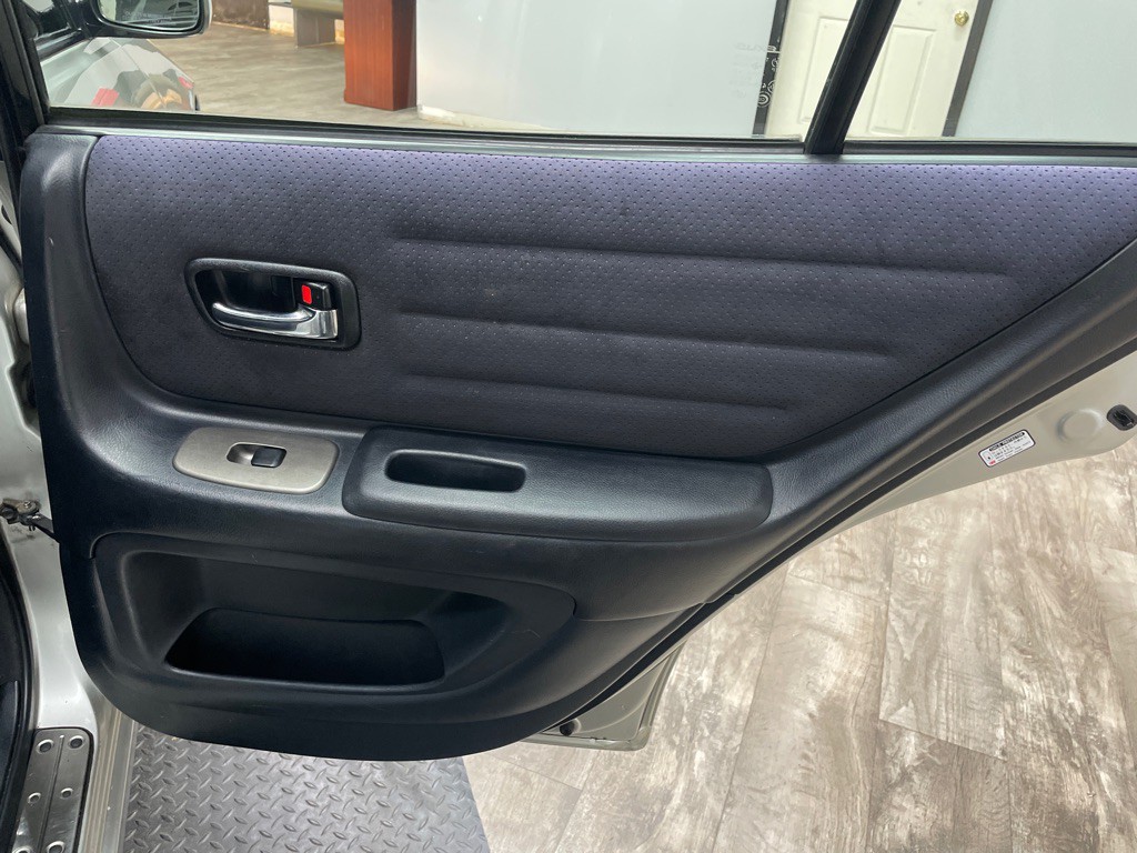 2001 Lexus IS Image 30