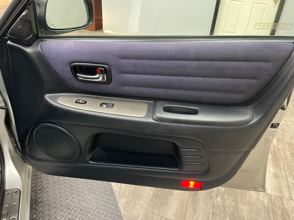 2001 Lexus IS Image 34
