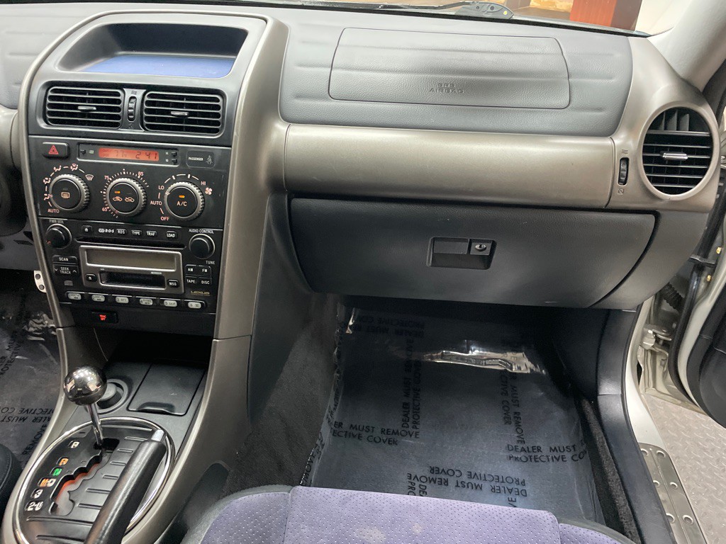 2001 Lexus IS Image 37