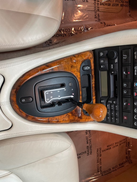2003 Jaguar XK-Series Image 32