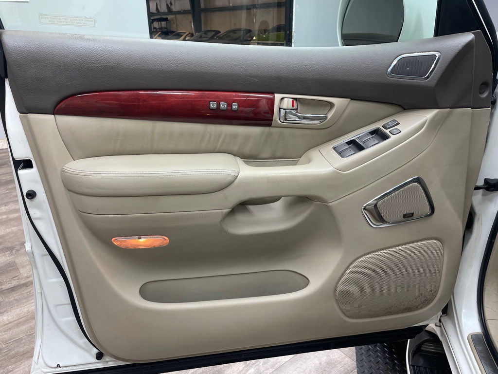 2009 Lexus GX Image 16