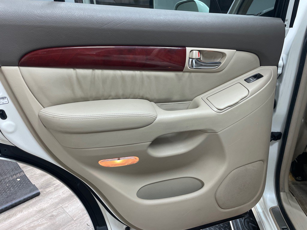 2009 Lexus GX Image 31