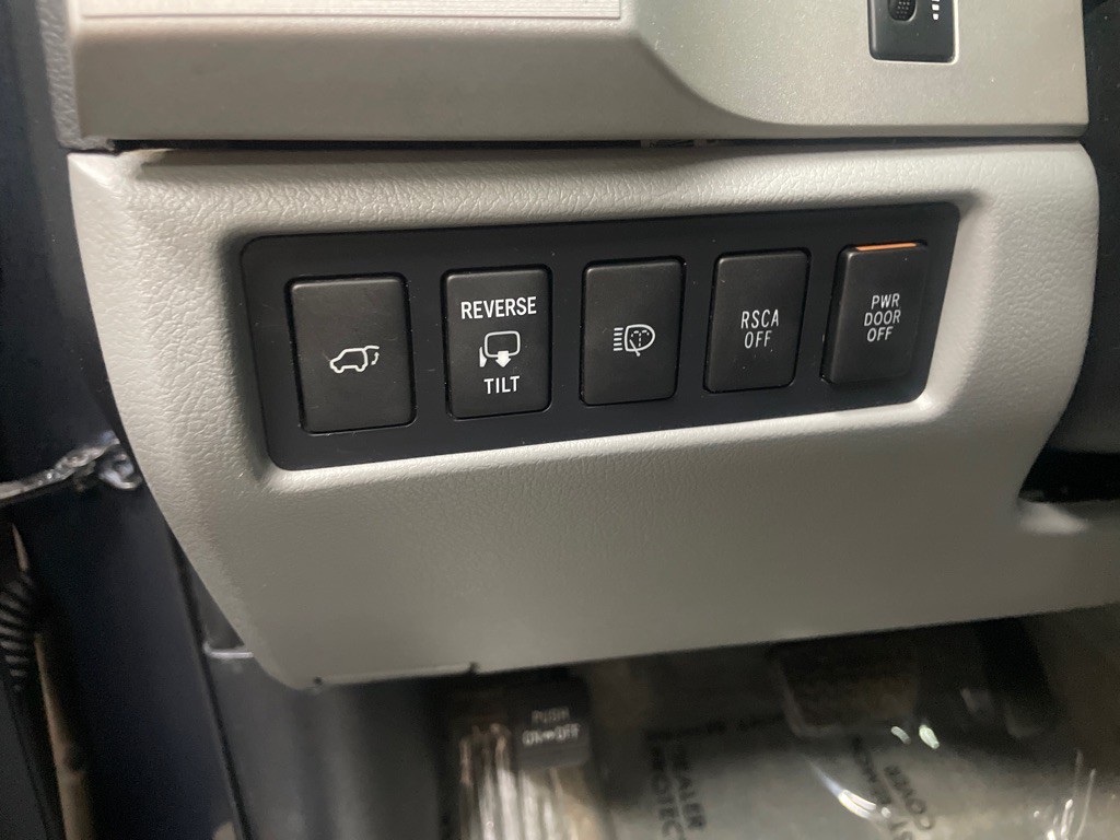 2008 Toyota Sequoia Image 22