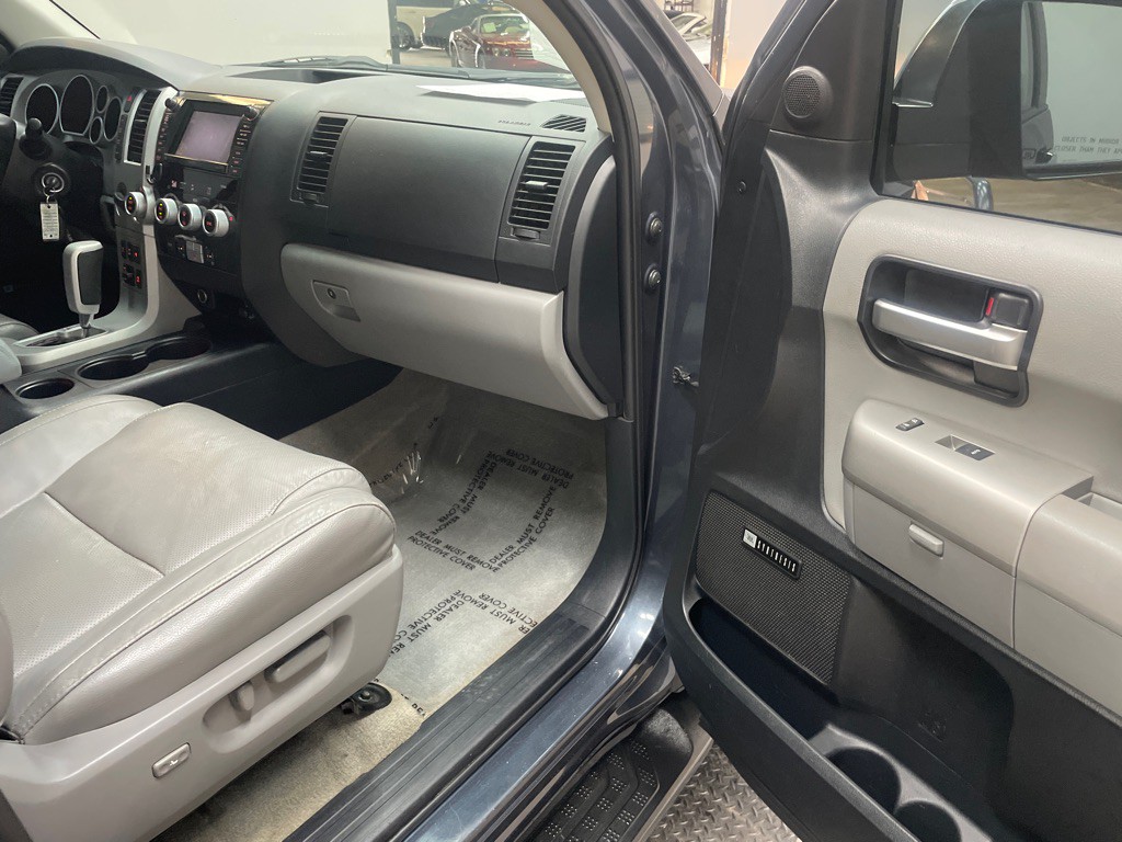 2008 Toyota Sequoia Image 43