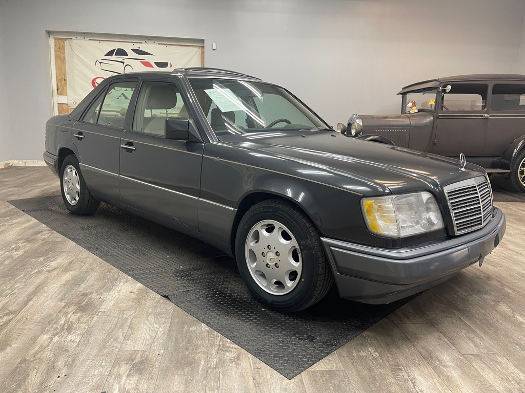 1994 Mercedes-Benz E-Class Image 3