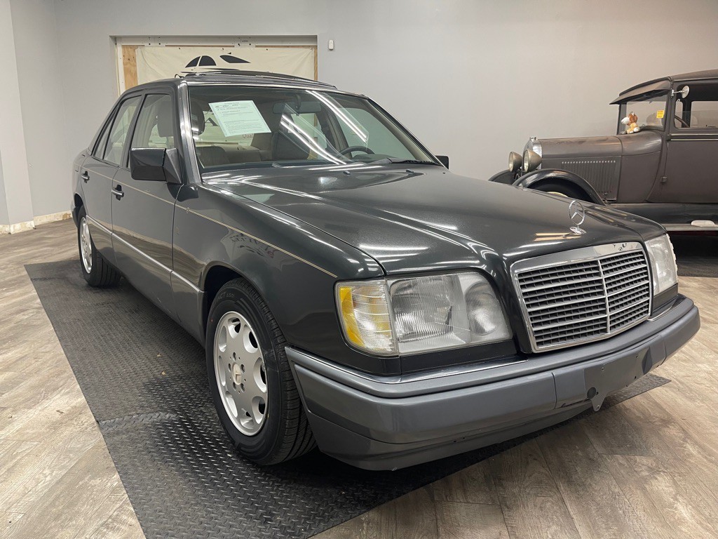 1994 Mercedes-Benz E-Class Image 4