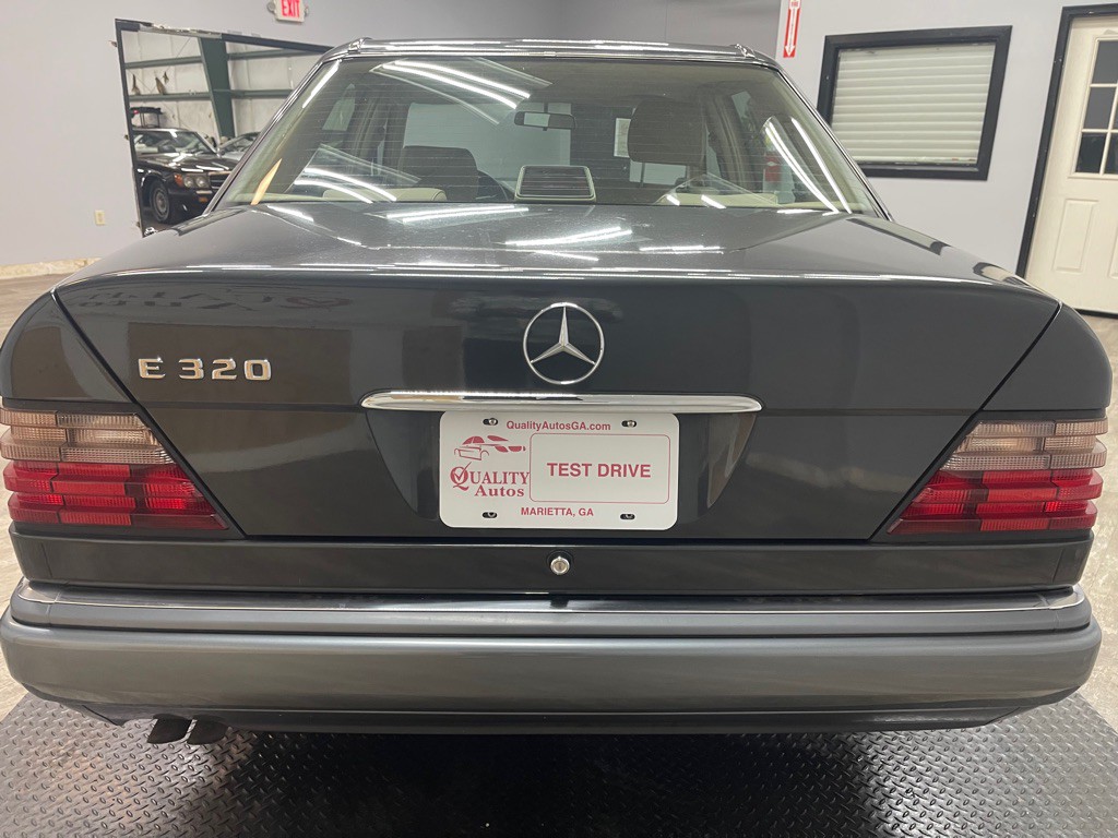 1994 Mercedes-Benz E-Class Image 9