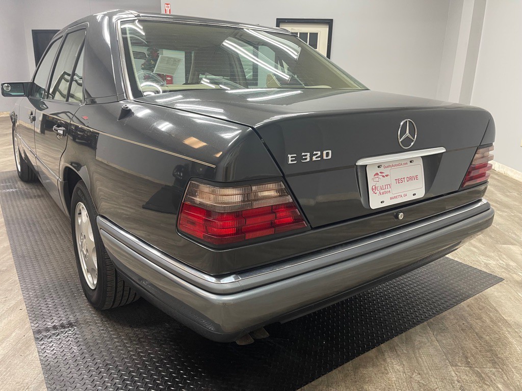 1994 Mercedes-Benz E-Class Image 10
