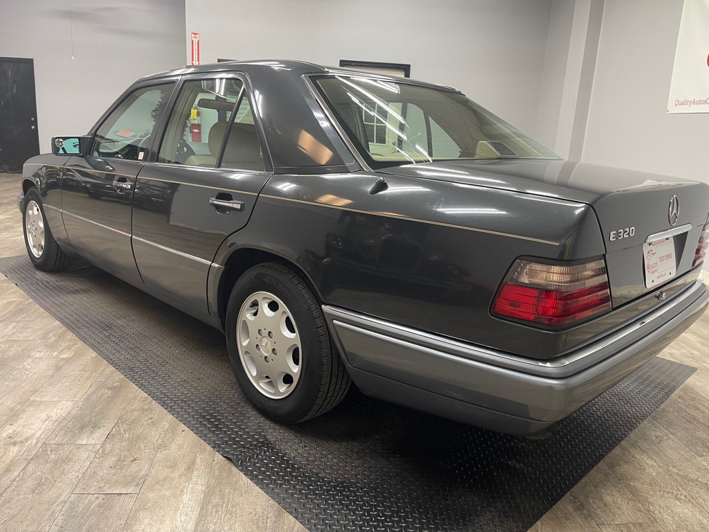 1994 Mercedes-Benz E-Class Image 12