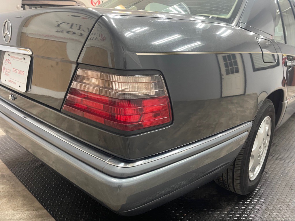 1994 Mercedes-Benz E-Class Image 13