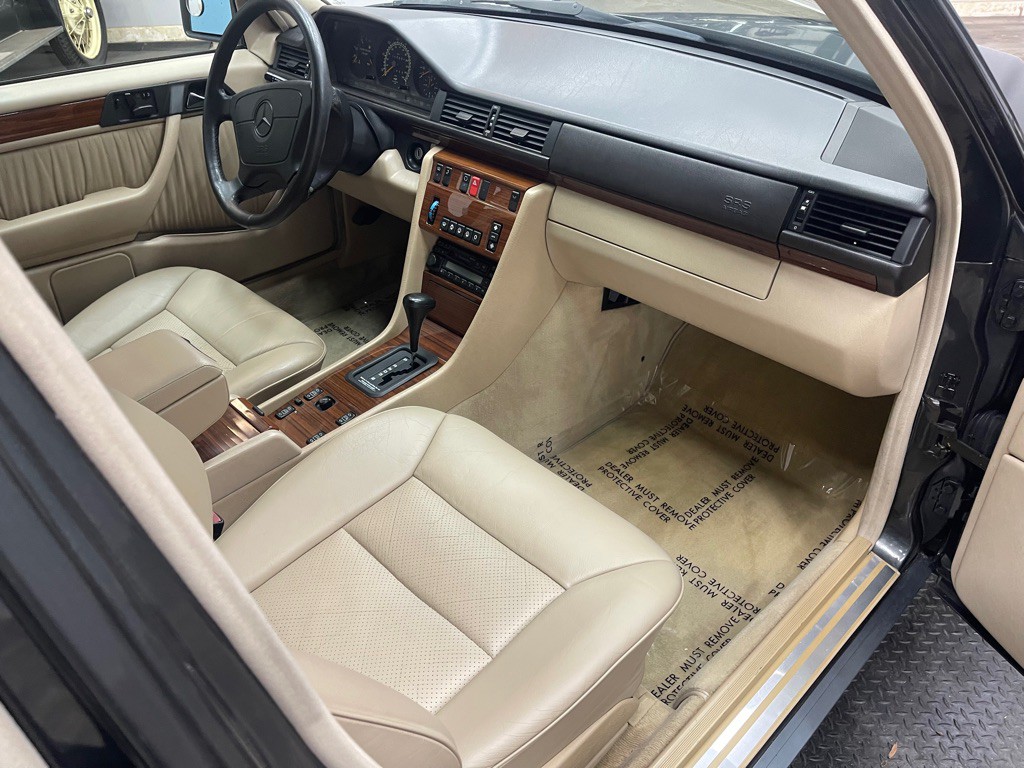 1994 Mercedes-Benz E-Class Image 14
