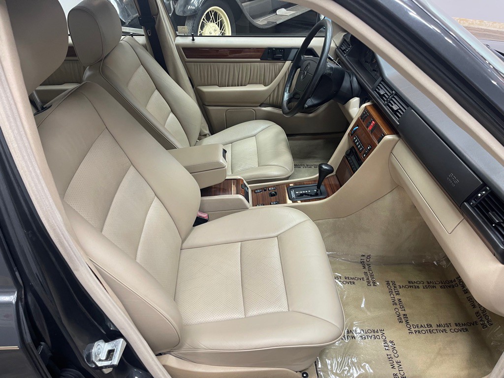 1994 Mercedes-Benz E-Class Image 15