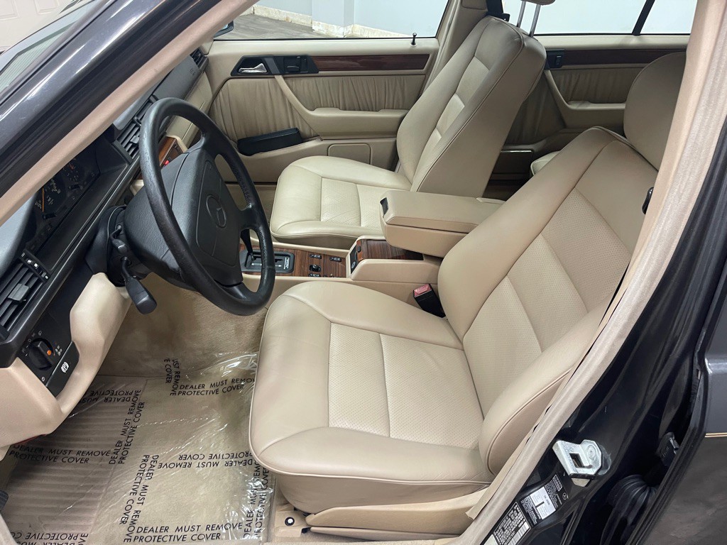 1994 Mercedes-Benz E-Class Image 18