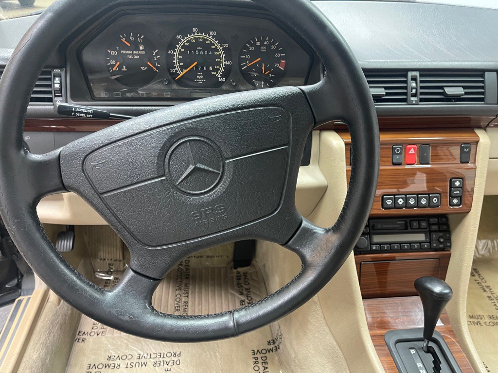 1994 Mercedes-Benz E-Class Image 20