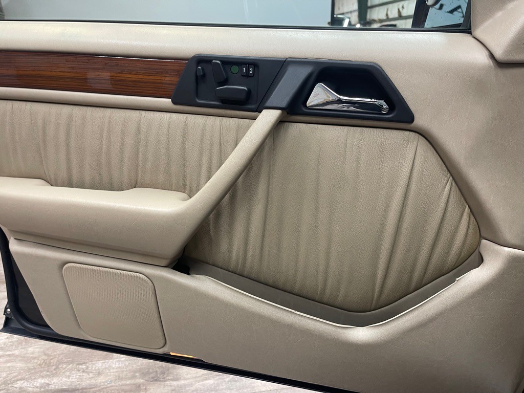 1994 Mercedes-Benz E-Class Image 21