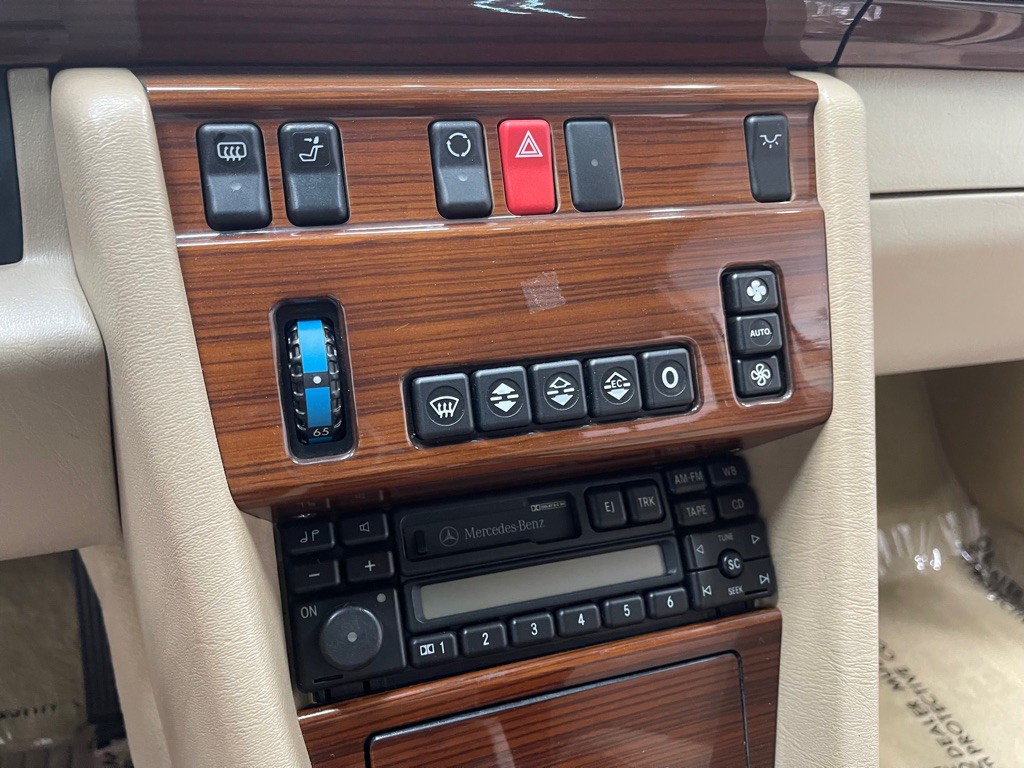 1994 Mercedes-Benz E-Class Image 22