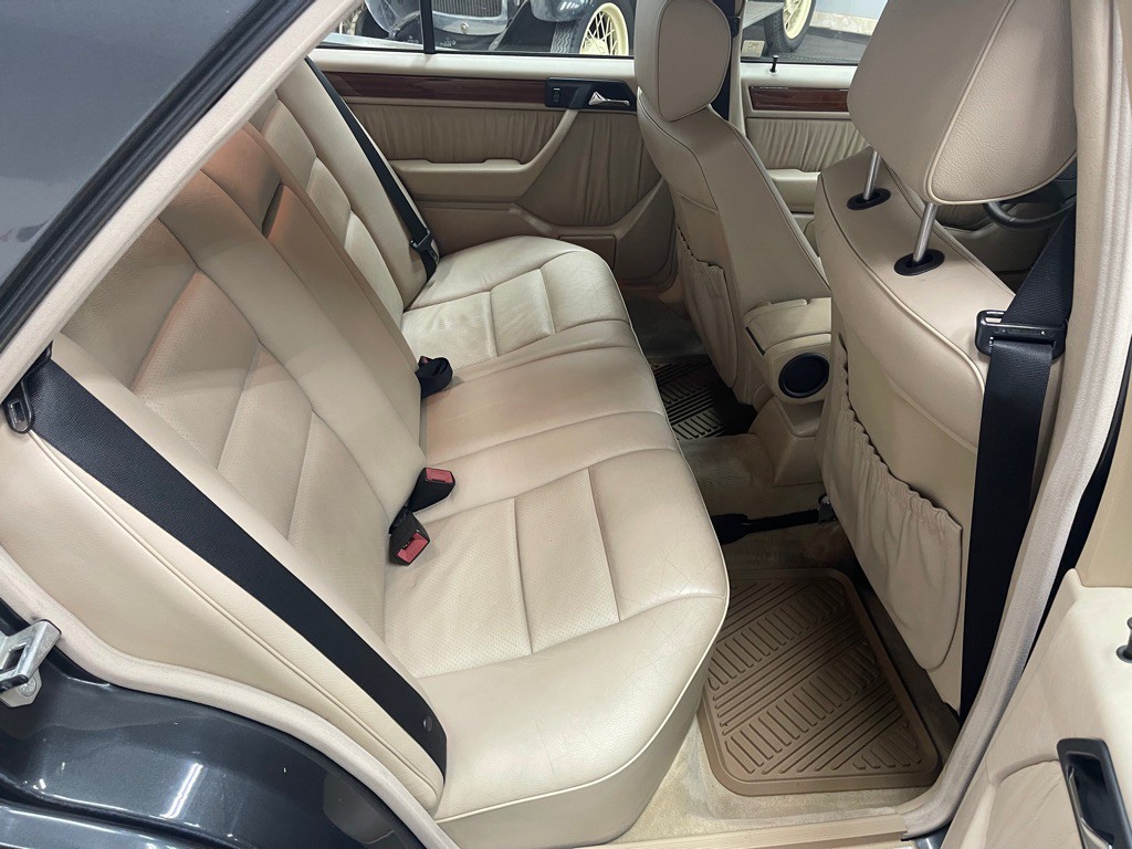 1994 Mercedes-Benz E-Class Image 27