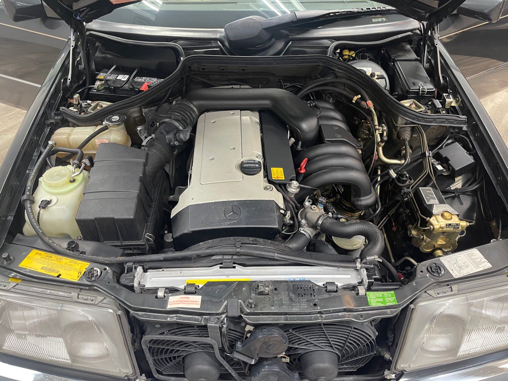 1994 Mercedes-Benz E-Class Image 37