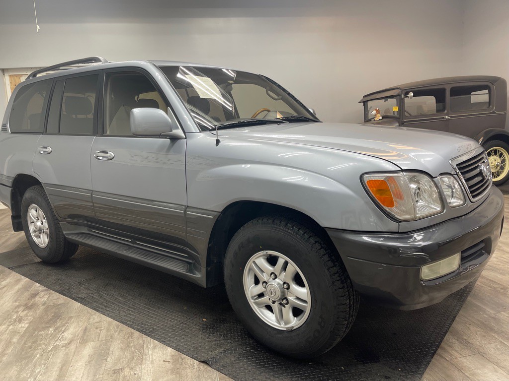 2002 Lexus LX Image 3