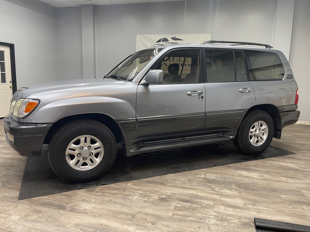2002 Lexus LX Image 5