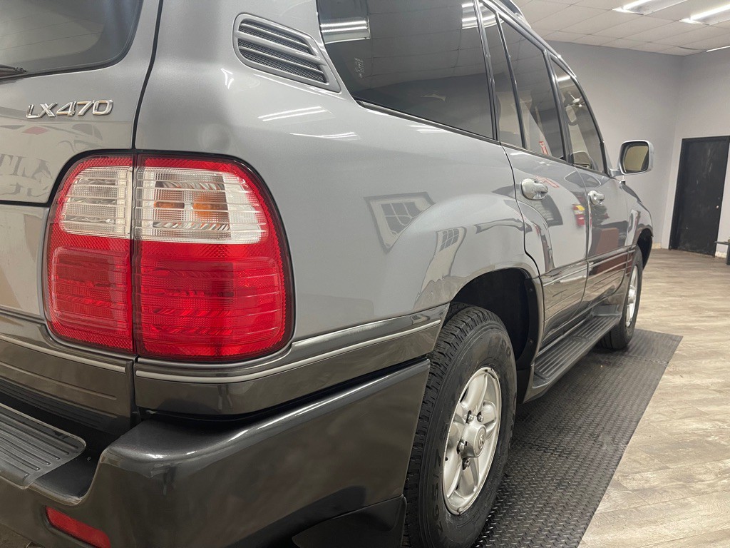 2002 Lexus LX Image 8