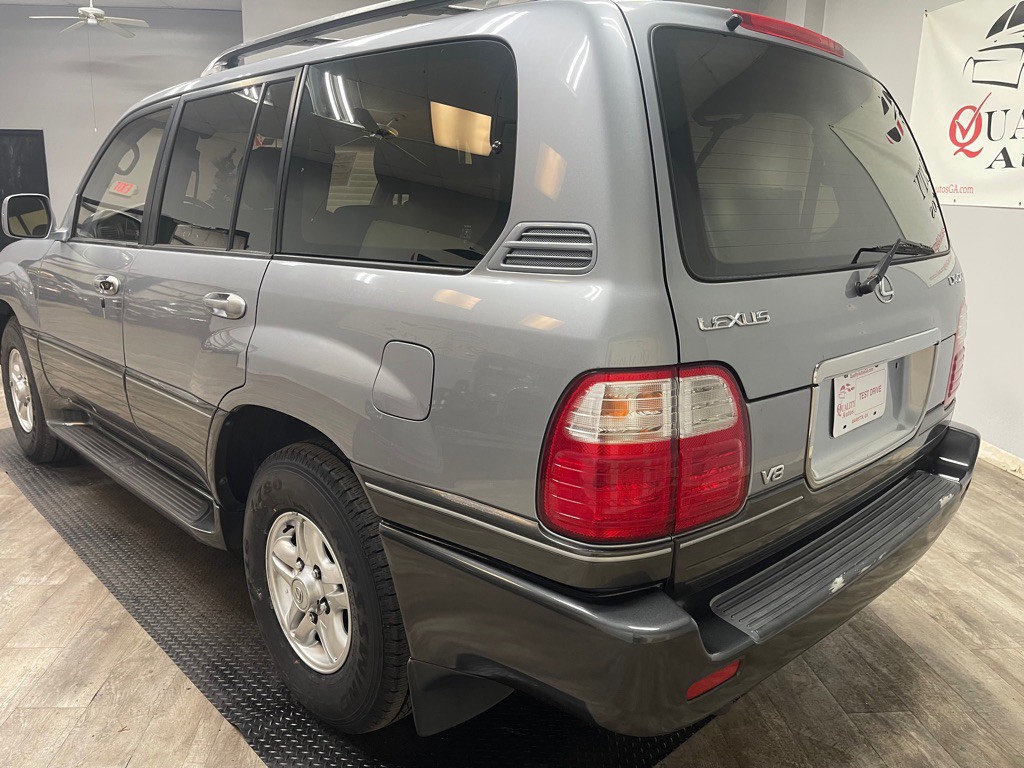 2002 Lexus LX Image 11