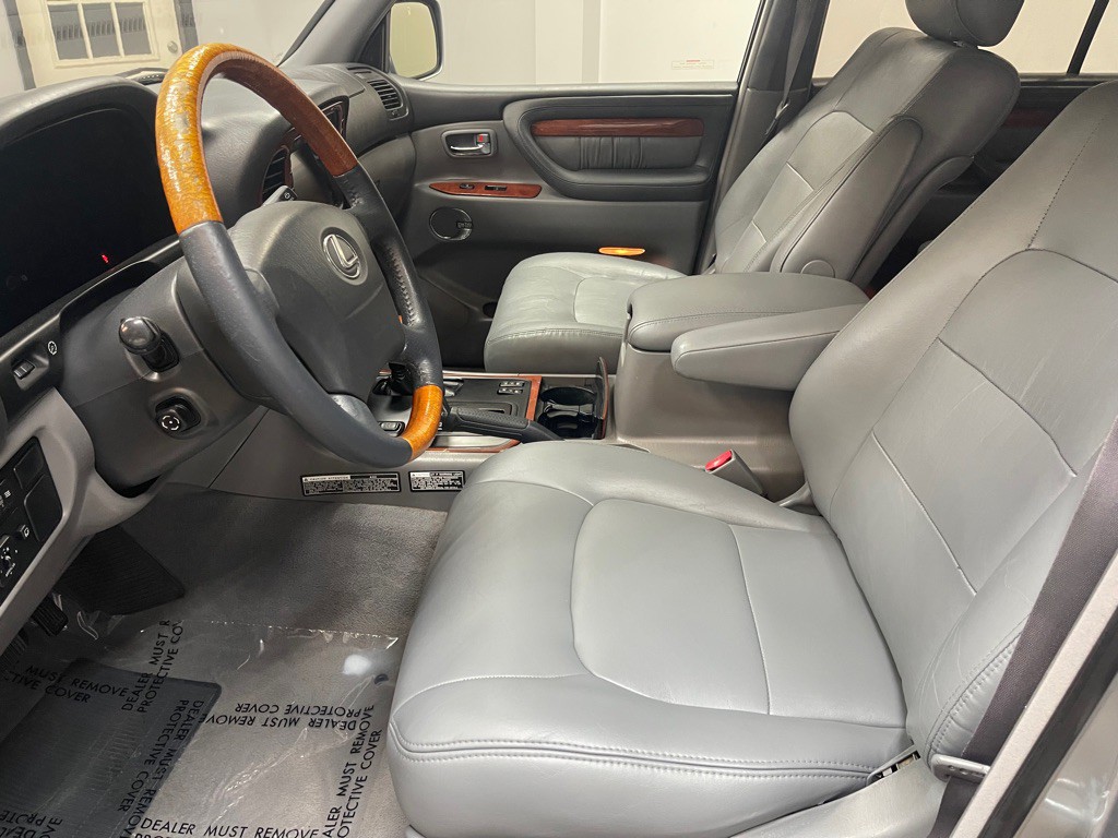 2002 Lexus LX Image 12