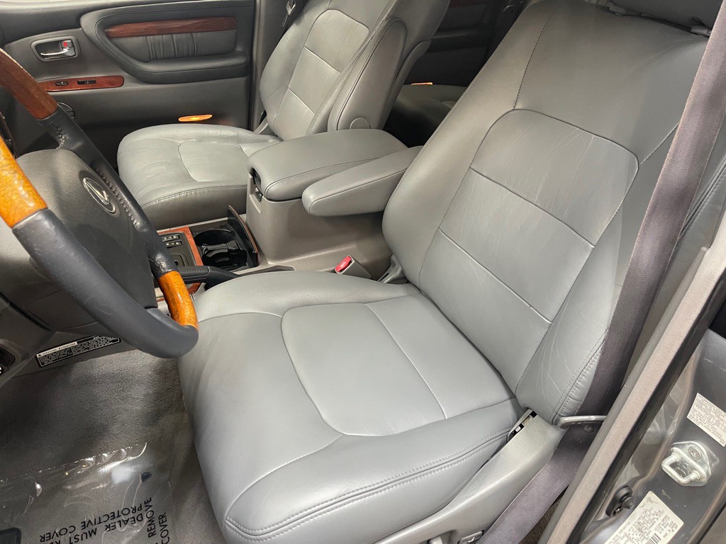 2002 Lexus LX Image 13