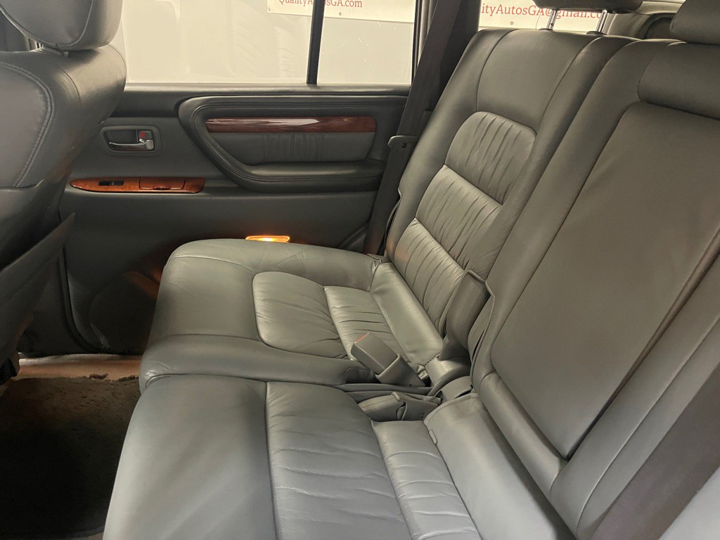 2002 Lexus LX Image 17