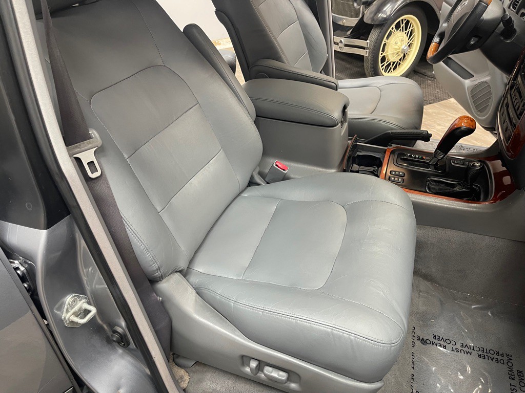 2002 Lexus LX Image 20
