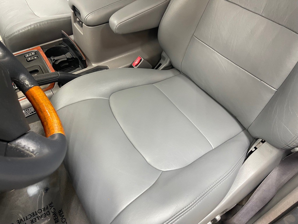 2002 Lexus LX Image 21