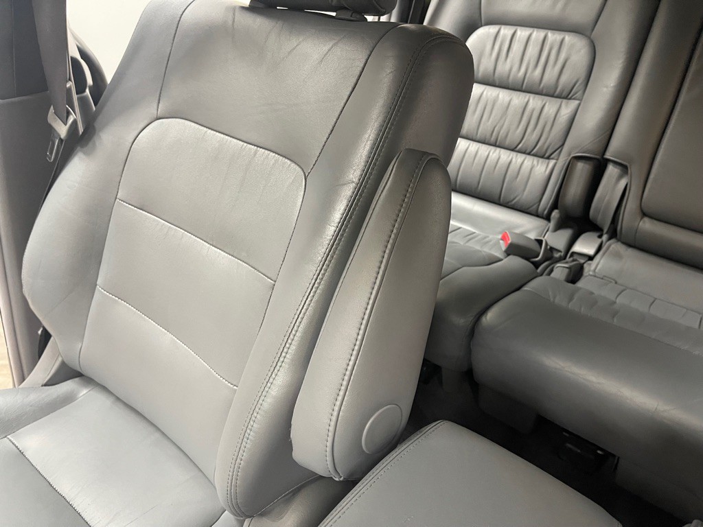 2002 Lexus LX Image 23