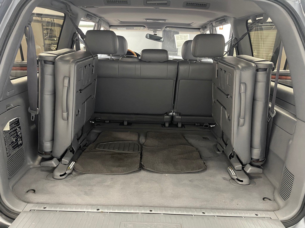 2002 Lexus LX Image 29
