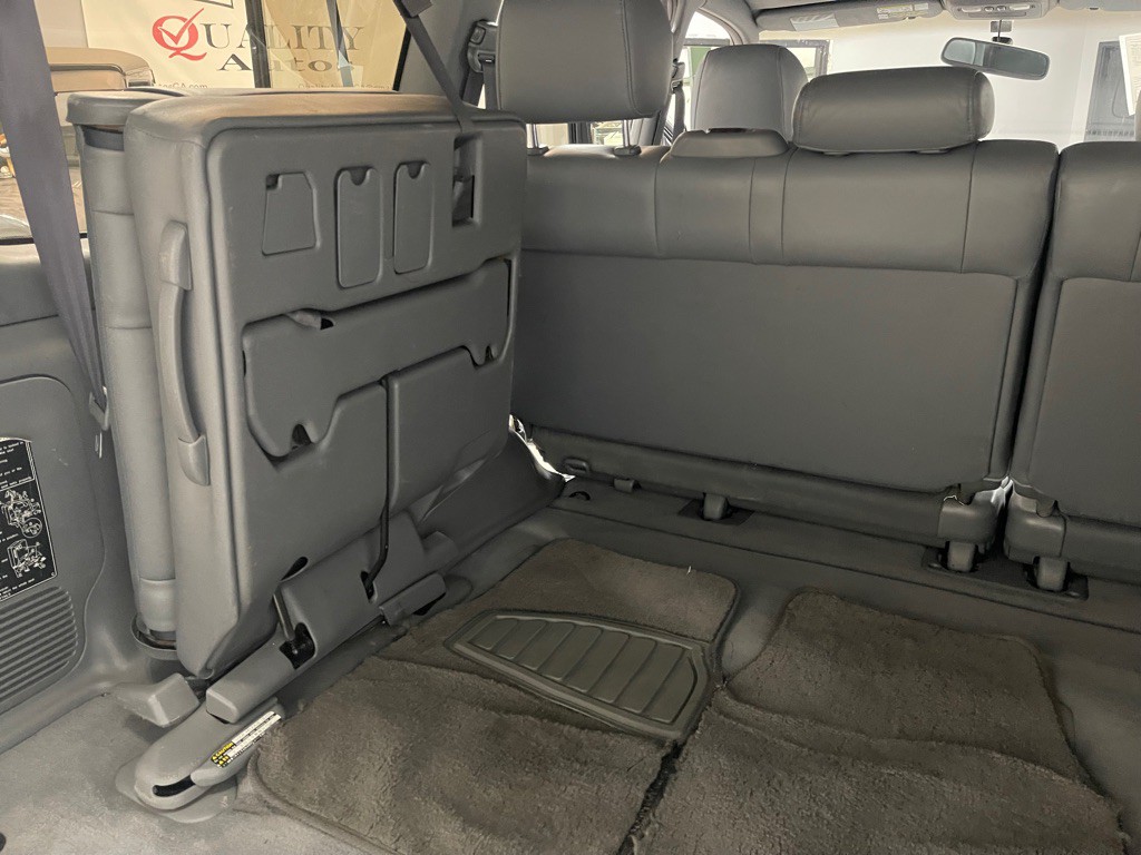 2002 Lexus LX Image 30
