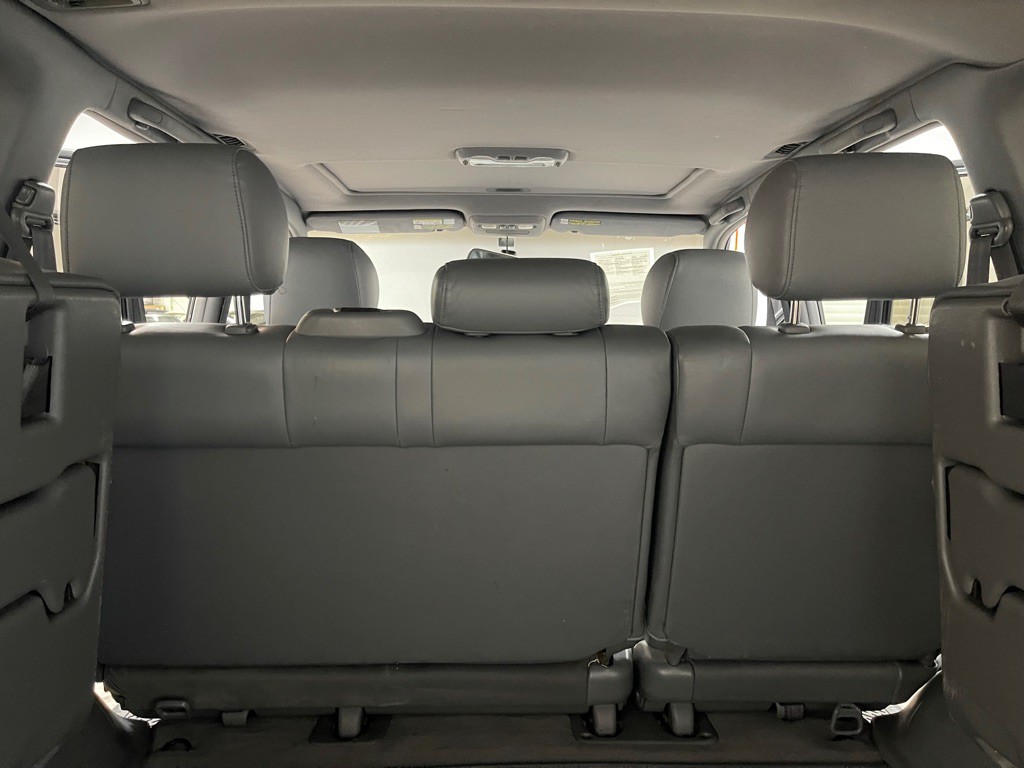 2002 Lexus LX Image 31