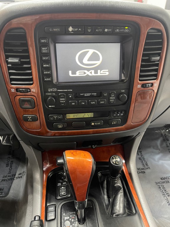 2002 Lexus LX Image 33