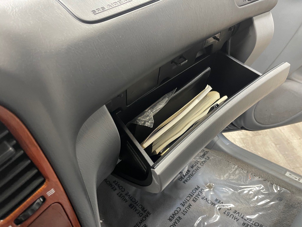 2002 Lexus LX Image 34