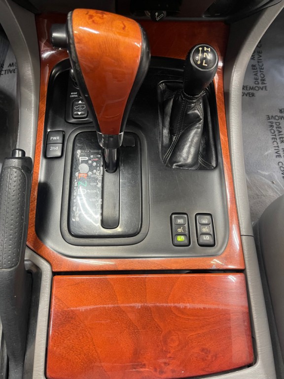 2002 Lexus LX Image 38