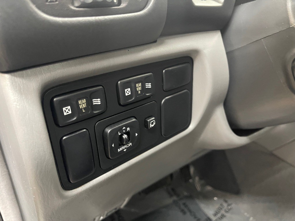 2002 Lexus LX Image 43