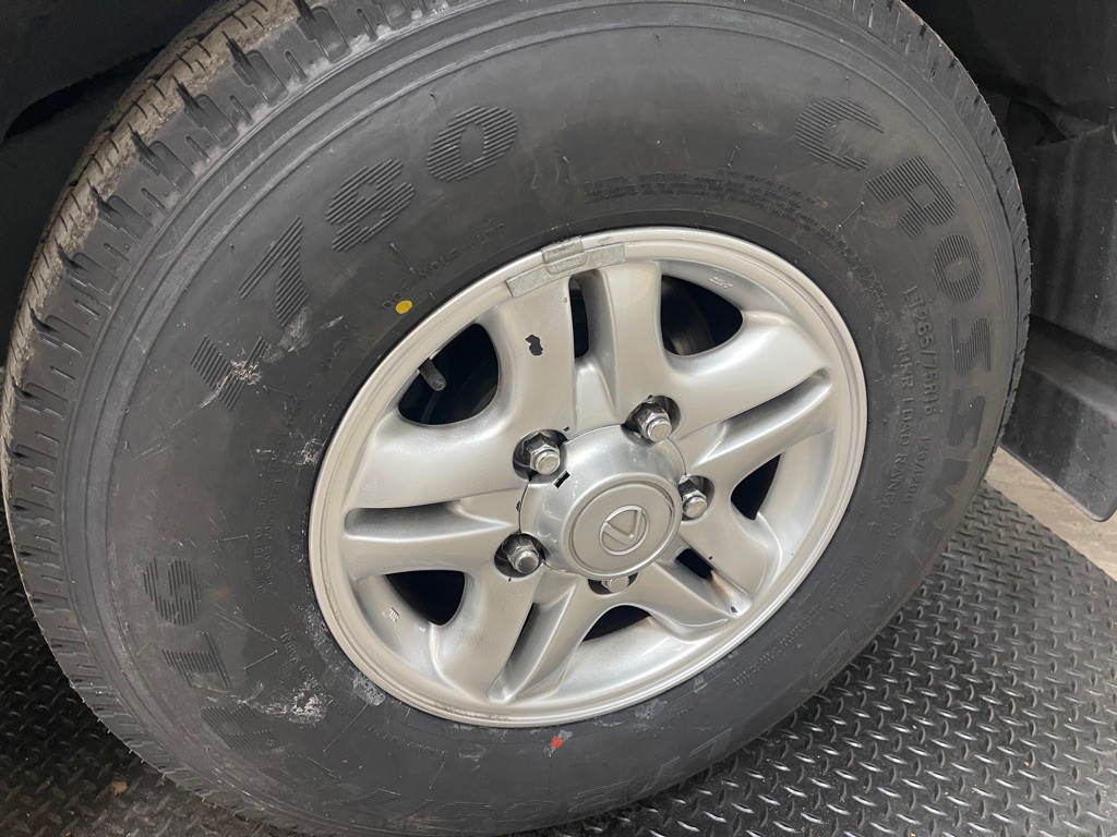 2002 Lexus LX Image 44
