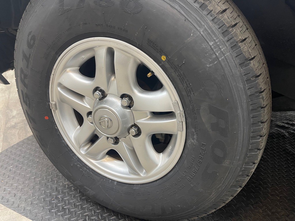 2002 Lexus LX Image 45
