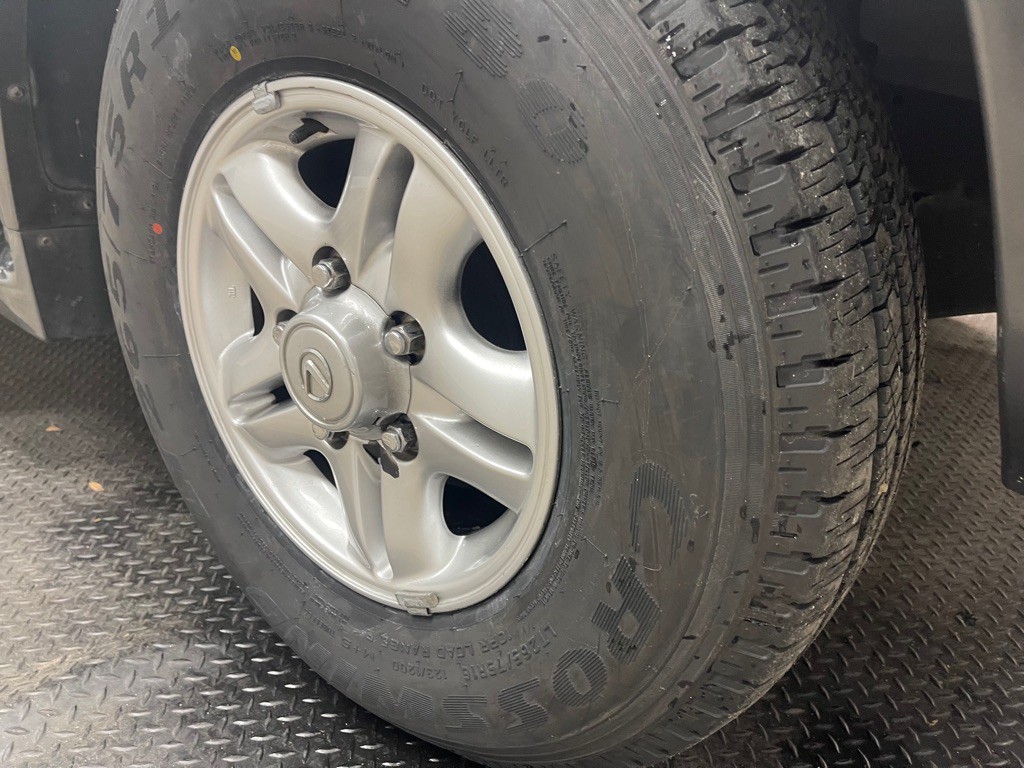 2002 Lexus LX Image 46