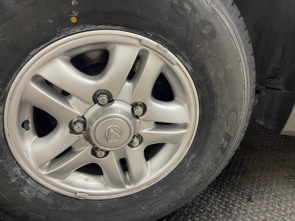 2002 Lexus LX Image 47