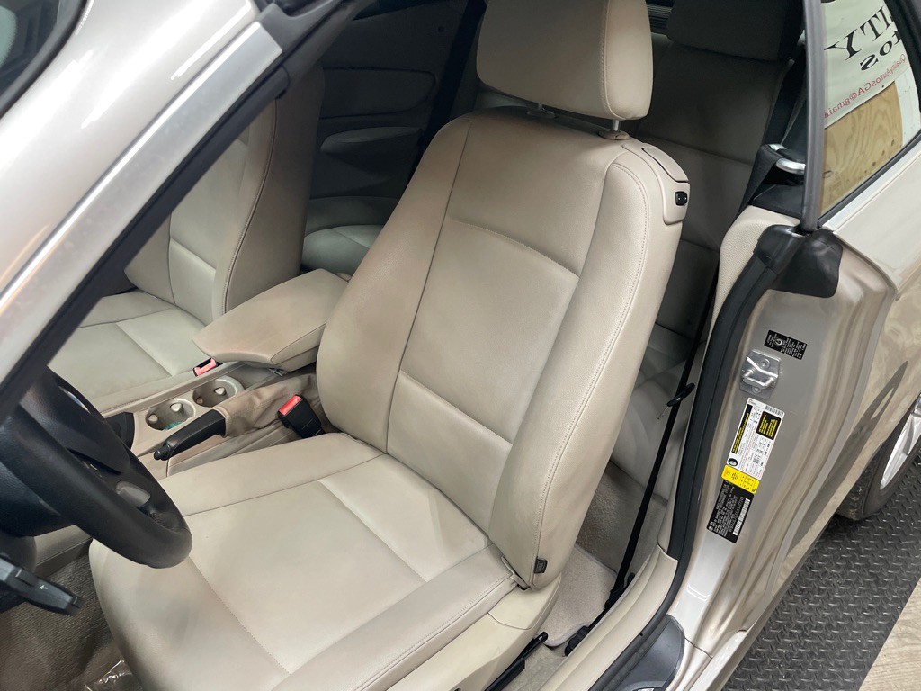 2010 BMW 1 Series Image 2