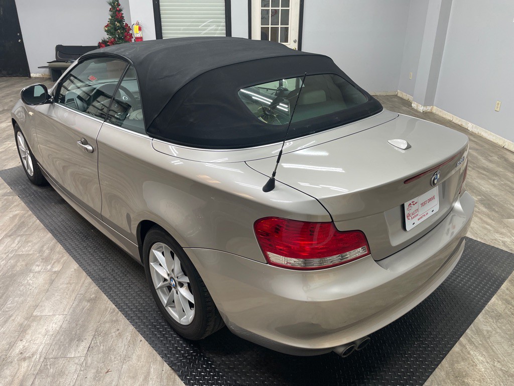 2010 BMW 1 Series Image 17