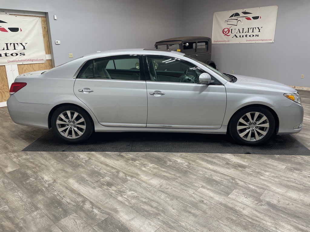 2011 Toyota Avalon Image 10