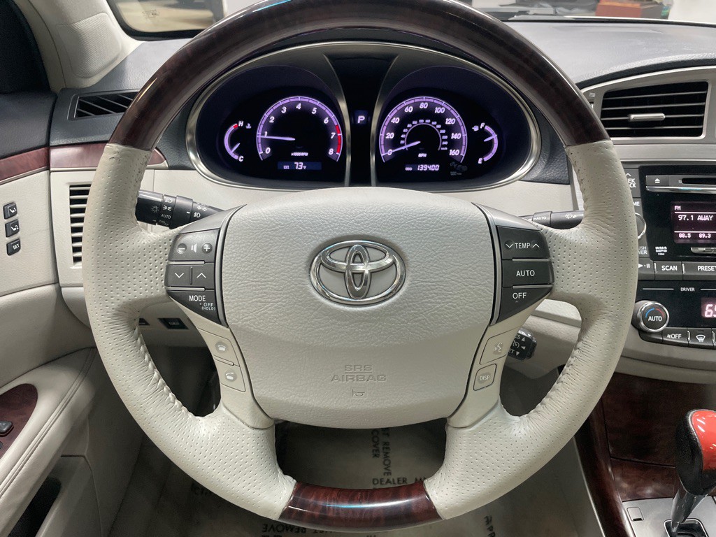 2011 Toyota Avalon Image 19