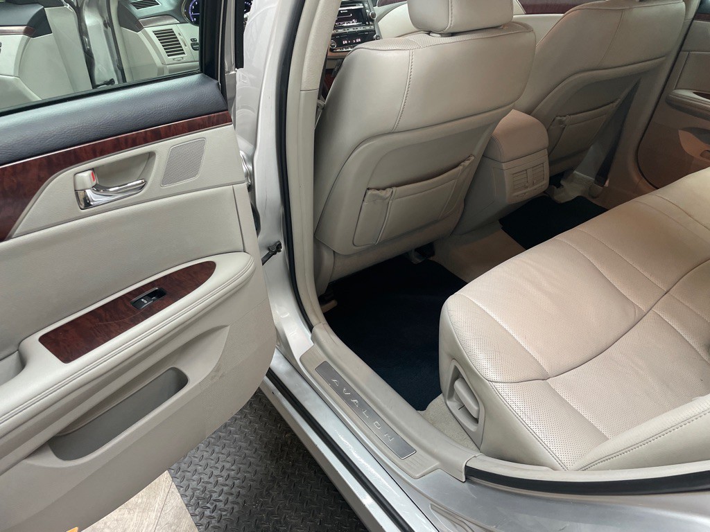2011 Toyota Avalon Image 26