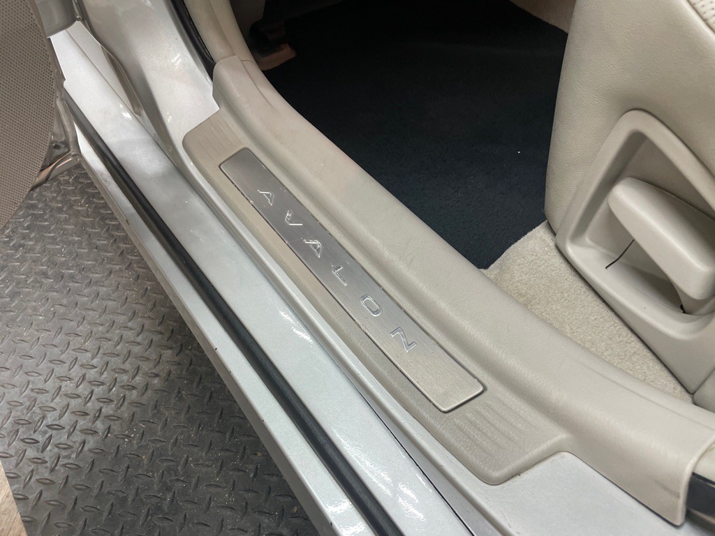 2011 Toyota Avalon Image 28